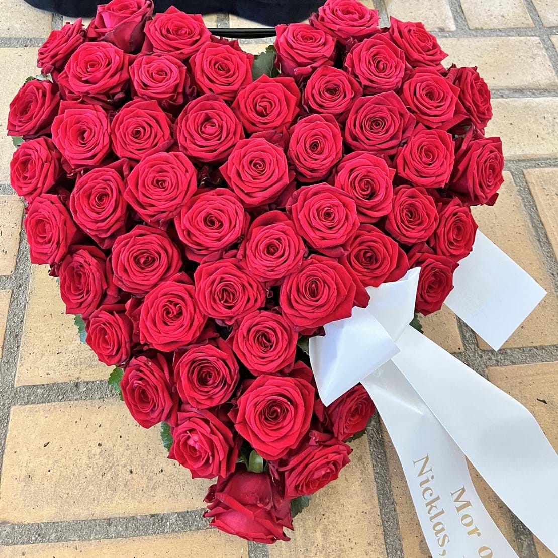 Hjerte med røde roser